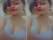 Hot Desi Girl Shows Her Boobs