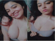 SEXY DESI GIRL SHOWS HER BIG BOOBS